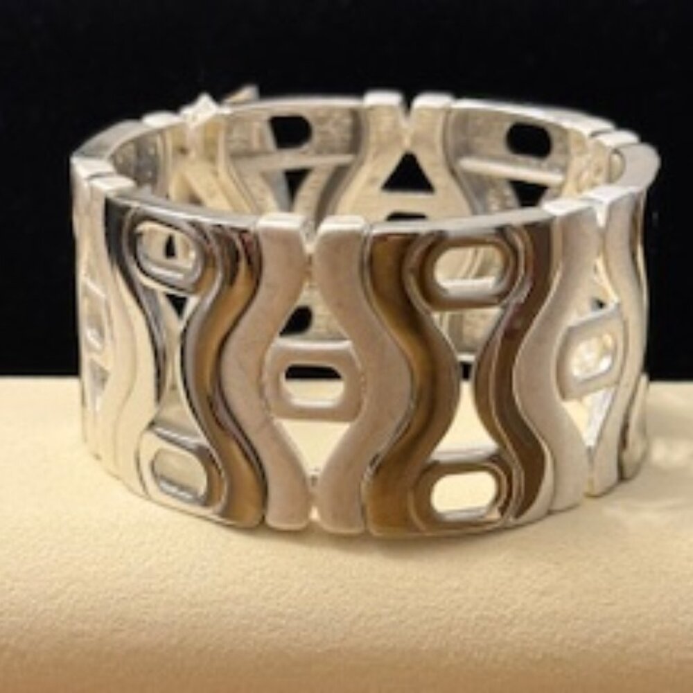 Lia Sophia "HOURGLASS" Stretch Bracelet - Picture 6 of 7